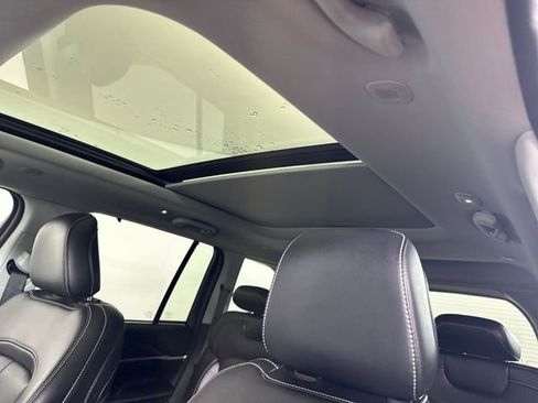 Used 2023 Jeep Grand Cherokee 4WD 4xe w/ Luxury Tech Group II image 12