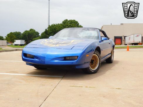 Used 1991 Pontiac Firebird Convertible image 2