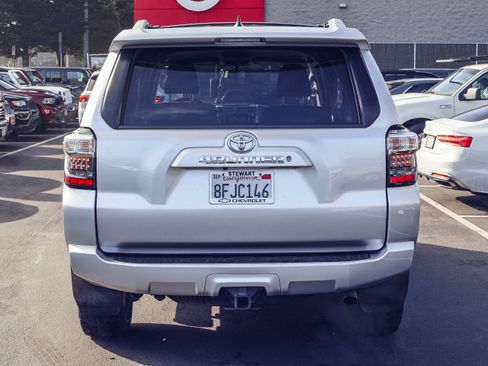 Used 2018 Toyota 4Runner SR5 image 21