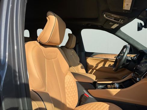 New 2025 Jeep Grand Cherokee Summit image 15