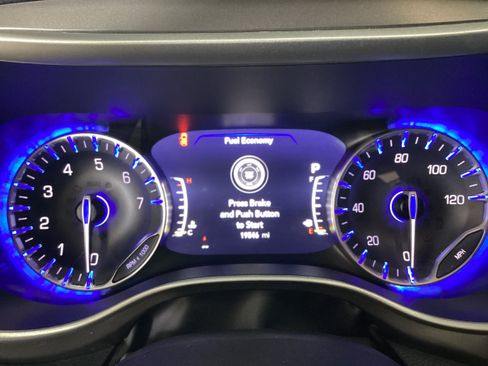 Used 2024 Chrysler Pacifica Touring-L FWD image 24