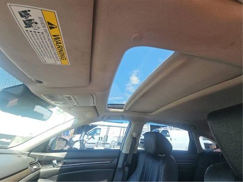 Used 2019 Honda Accord Touring image 8