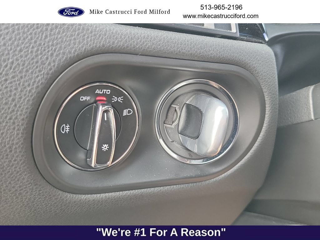 Used 2024 Porsche Macan AWD/4WD image 19