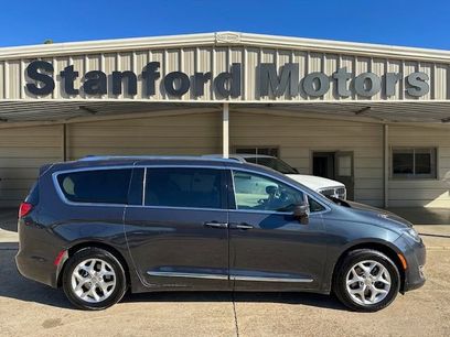 Used 2020 Chrysler Pacifica Touring-L w/ Tire & Wheel Group