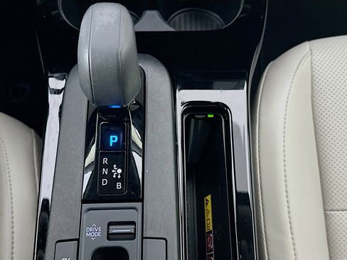 Used 2025 Toyota Prius XLE image 25