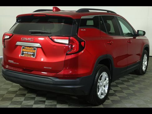 Used 2022 GMC Terrain SLE w/ Driver Convenience Package AWD/4WD image 11