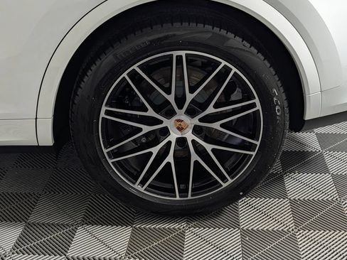 Certified 2026 Porsche Cayenne Coupe AWD/4WD image 12