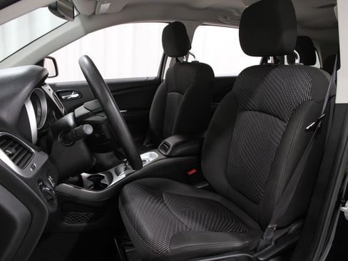 Used 2019 Dodge Journey SE w/ Blacktop Package image 5