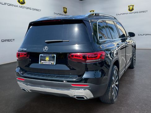 Used 2022 Mercedes-Benz GLB 250 w/ Premium Package Lite image 5
