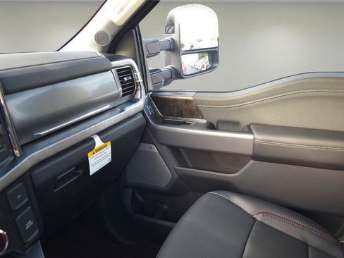 Used 2024 Ford F250 Lariat w/ Tremor Off-Road Package AWD/4WD image 11