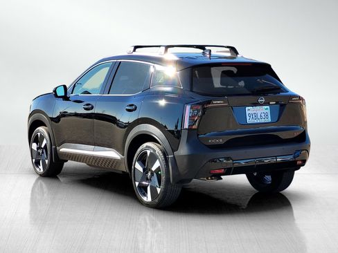 Used 2025 Nissan Kicks SR FWD image 9
