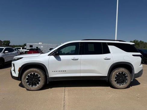 Used 2025 Chevrolet Traverse Z71 w/ Enhanced Driving Package AWD/4WD image 6