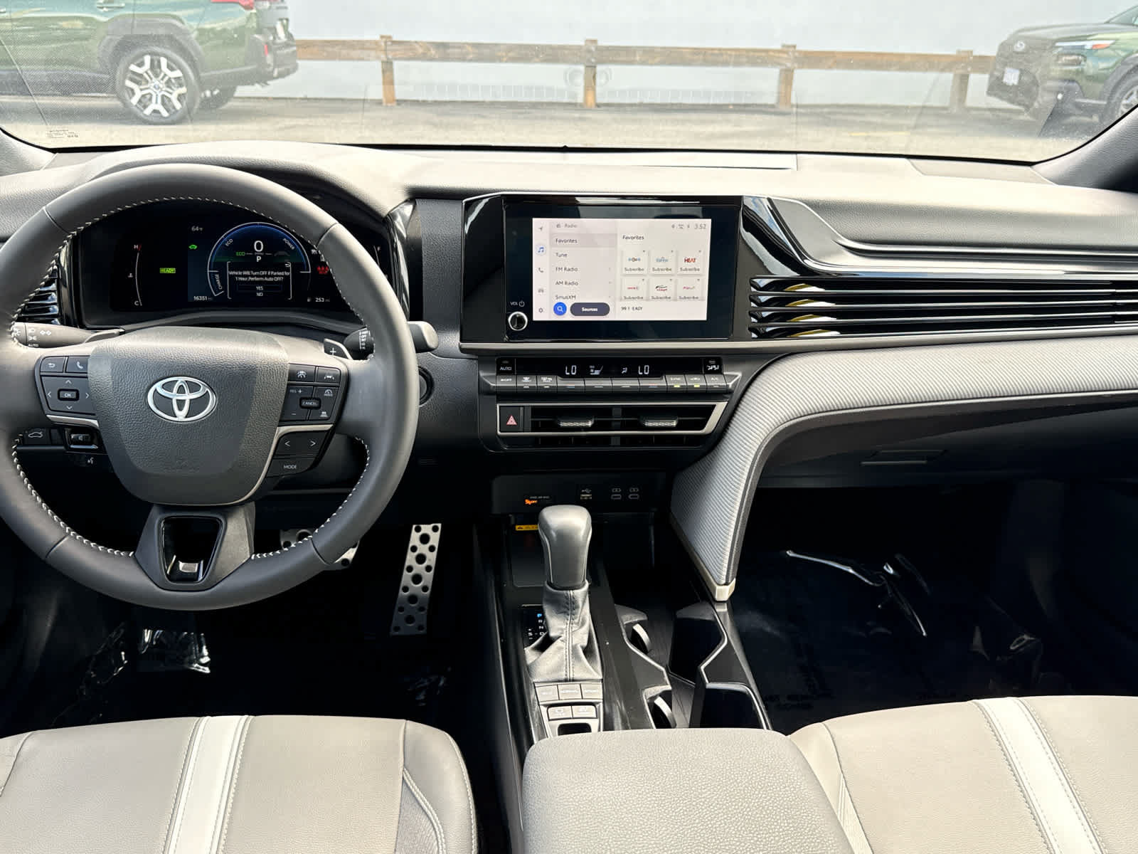 Used 2025 Toyota Camry SE w/ Convenience Package FWD image 10
