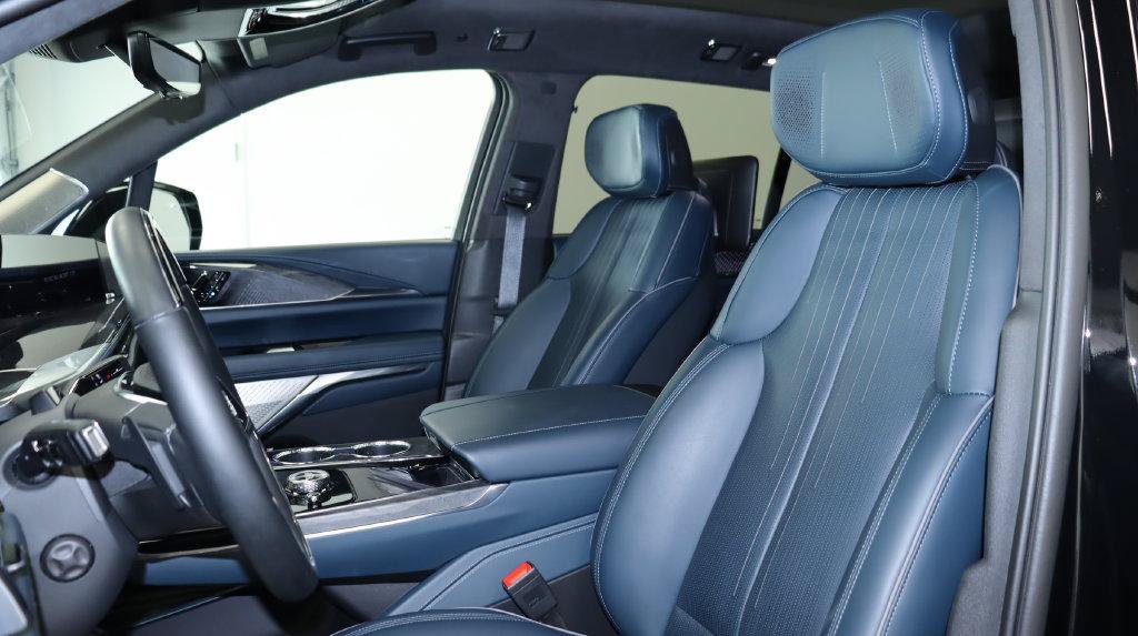 Certified 2025 Cadillac Escalade IQ Sport 2 w/ LPO, ONYX Package AWD/4WD image 25