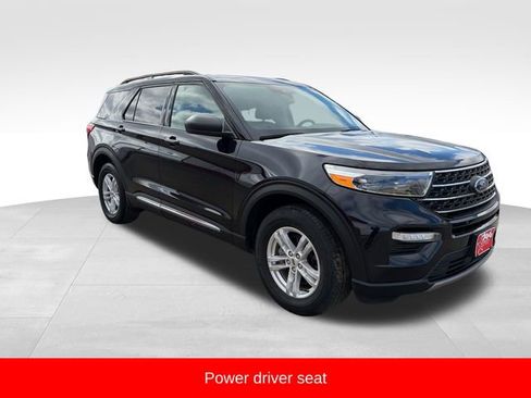 Used 2022 Ford Explorer XLT w/ Equipment Group 202A image 9