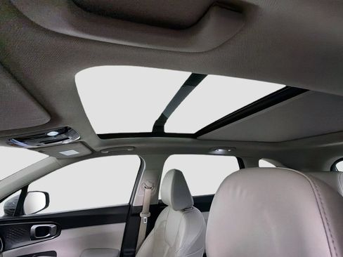 Used 2025 Kia Sorento S w/ Panoramic Sunroof Package FWD image 27