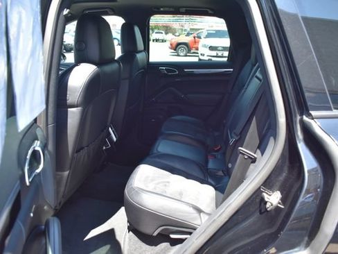 Used 2017 Porsche Cayenne Platinum Edition AWD/4WD image 37