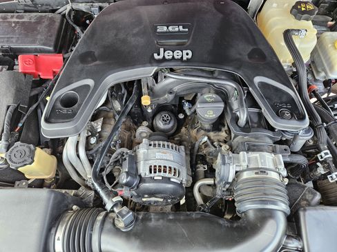 Used 2018 Jeep Wrangler Unlimited Rubicon AWD/4WD image 31