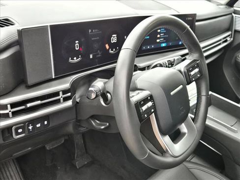 Used 2025 Hyundai Santa Fe SEL FWD image 10