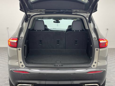 Used 2019 Buick Enclave Premium w/ Experience Buick Package FWD image 11