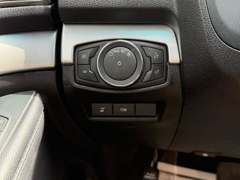 Used 2016 Ford Explorer XLT w/ Equipment Group 202A FWD image 12