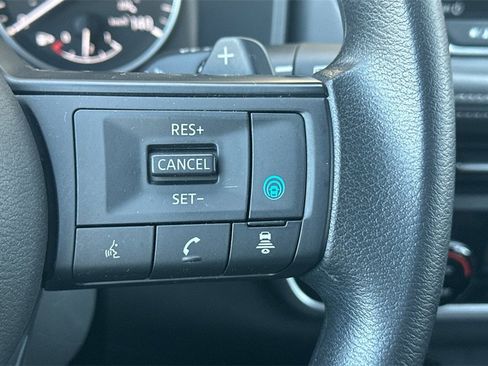 Used 2024 Nissan Rogue SV image 28