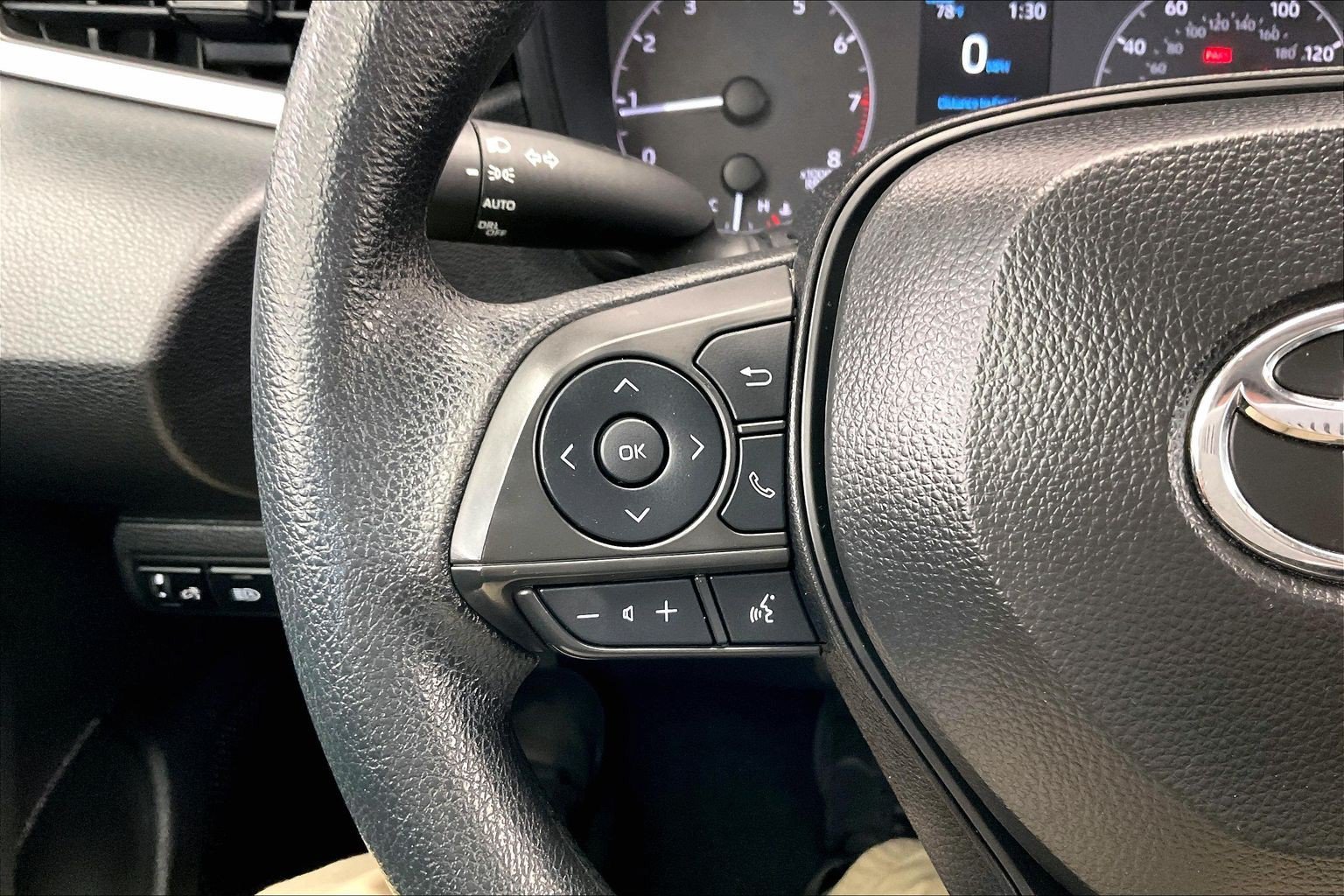 Used 2025 Toyota Corolla LE FWD image 21