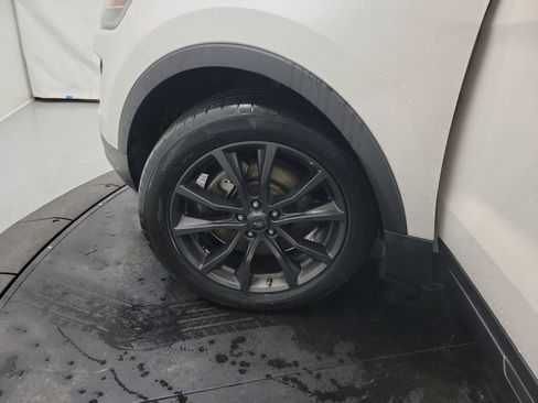 Used 2018 Ford Explorer XLT w/ Equipment Group 202A image 30