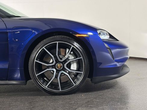 Used 2022 Porsche Taycan RWD image 3