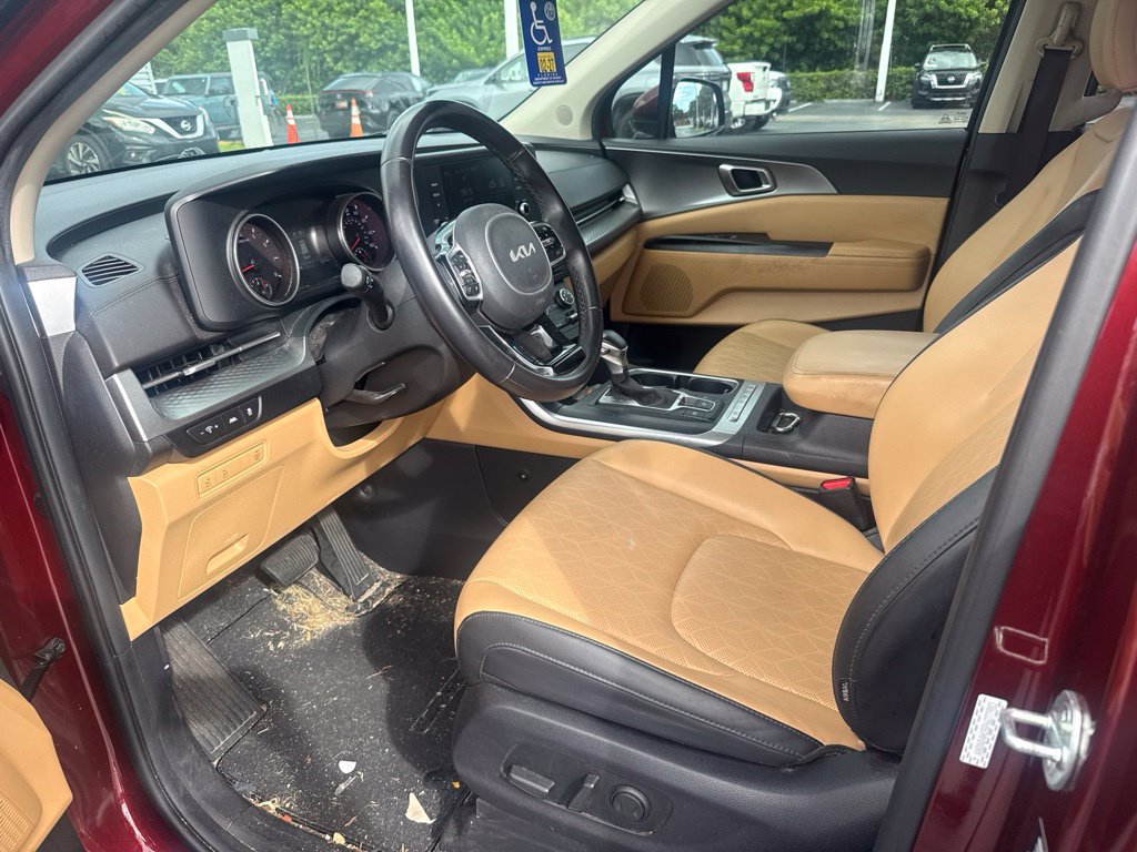 Used 2023 Kia Carnival LX FWD image 6