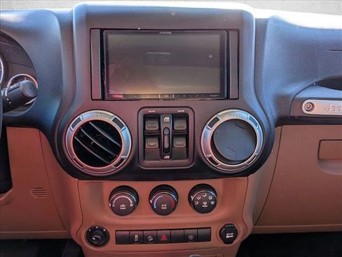 Used 2017 Jeep Wrangler Unlimited Sahara w/ Connectivity Group image 13