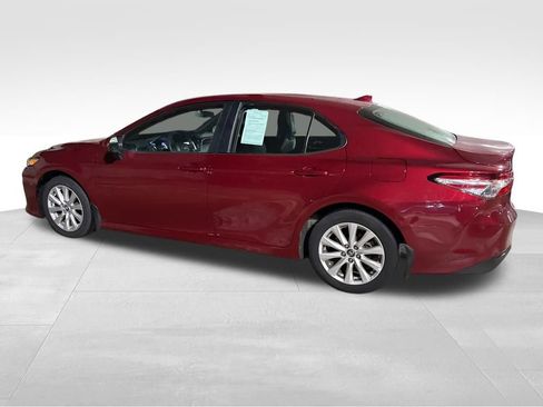 Used 2020 Toyota Camry LE image 9