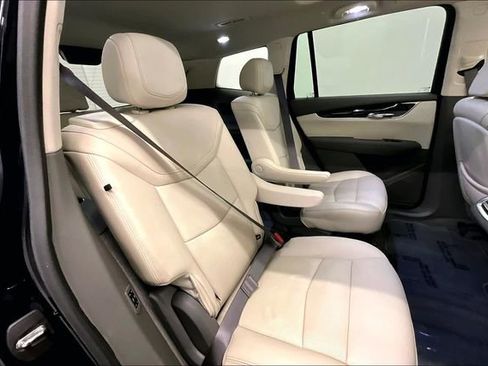 Used 2022 Cadillac XT6 Premium Luxury w/ Technology Package FWD image 25