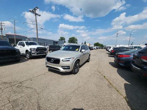 Used 2017 Volvo XC90 T6 Momentum w/ Vision Package AWD/4WD image 2