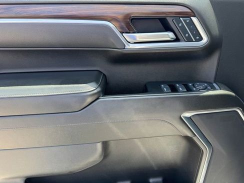 Certified 2025 GMC Sierra 1500 SLT RWD image 19