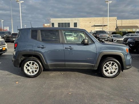 Used 2023 Jeep Renegade Latitude image 2