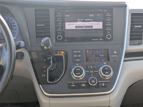 Used 2020 Toyota Sienna XLE FWD image 20