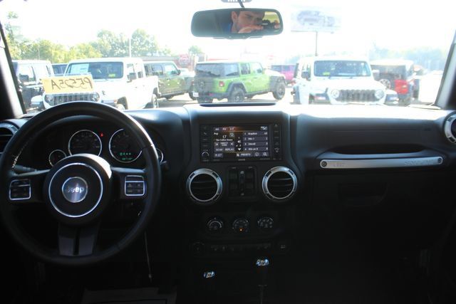 Used 2016 Jeep Wrangler Unlimited Sahara w/ Connectivity Group AWD/4WD image 12