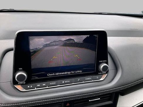 Certified 2025 Nissan Rogue SV FWD image 26