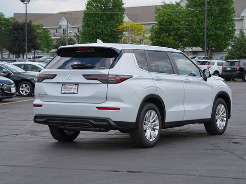 New 2026 Mitsubishi Outlander ES AWD/4WD image 3