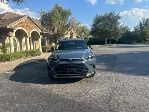 Used 2025 Toyota Grand Highlander AWD image 6