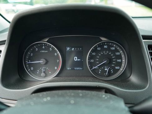Used 2018 Hyundai Elantra SEL FWD image 25
