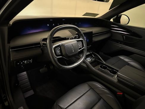 Used 2024 Lincoln Nautilus Premier w/ Jet Appearance Package AWD/4WD image 4