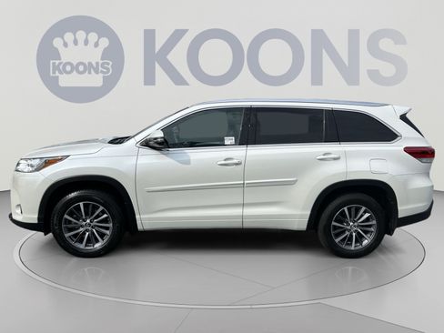 Used 2018 Toyota Highlander XLE AWD/4WD image 2