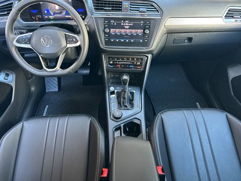 Used 2022 Volkswagen Tiguan SE image 10