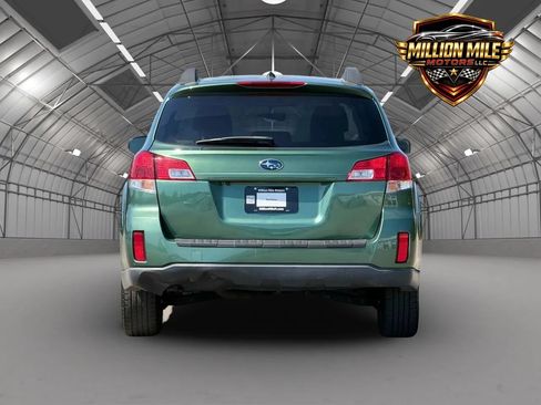Used 2011 Subaru Outback 2.5i Limited AWD/4WD image 4
