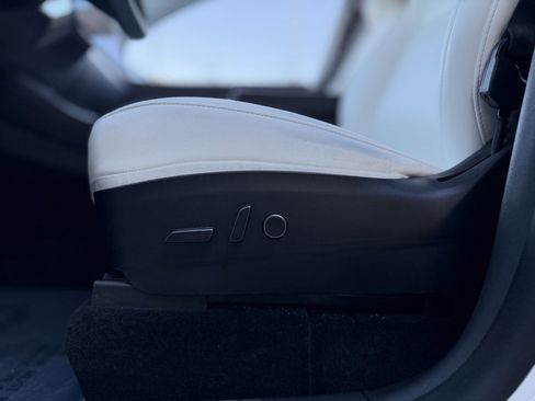 Used 2021 Tesla Model Y Long Range image 26