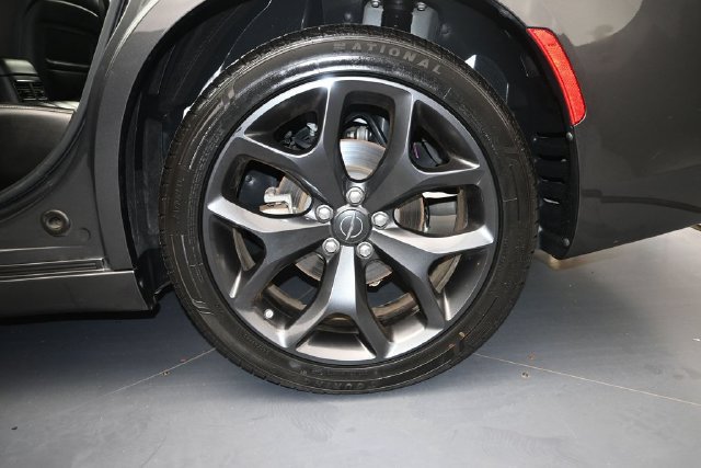 Used 2023 Chrysler 300 S RWD image 13