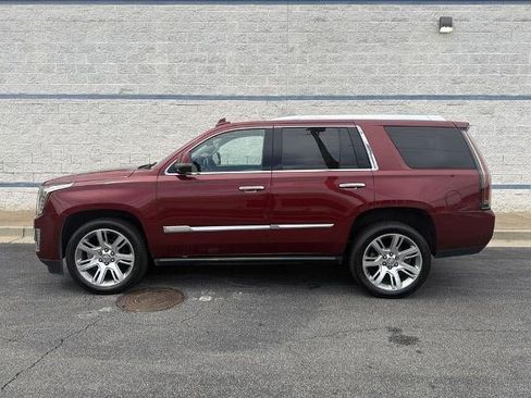 Used 2020 Cadillac Escalade Premium Luxury AWD/4WD image 4