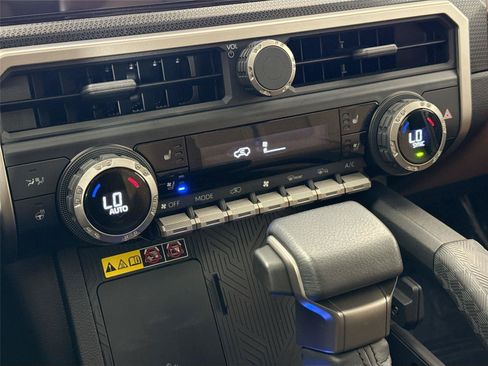 Certified 2025 Toyota 4Runner Limited AWD/4WD image 26